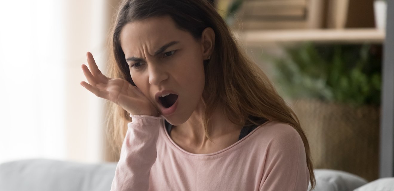 woman with severe jaw pain